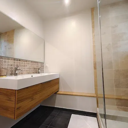 Дом отдыха Charmante Petite Maison En Plein Centre Кан