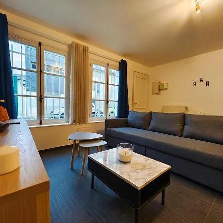 Charmante Petite Maison En Plein Centre *