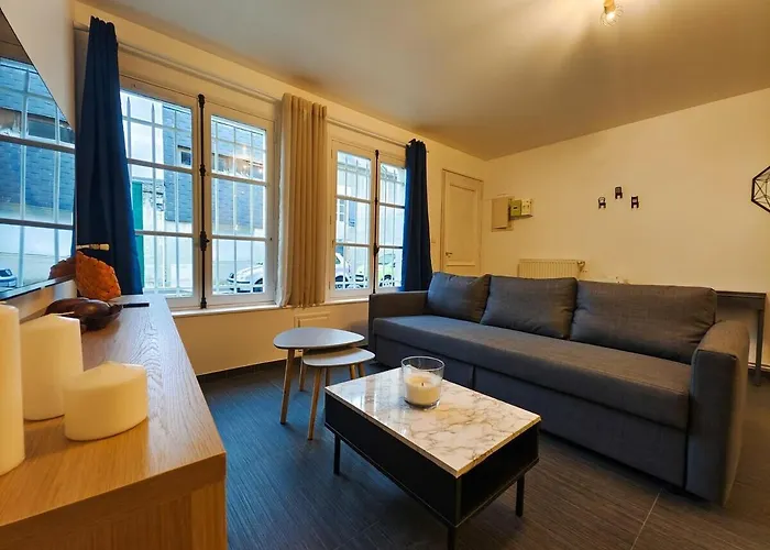 Charmante Petite Maison En Plein Centre *