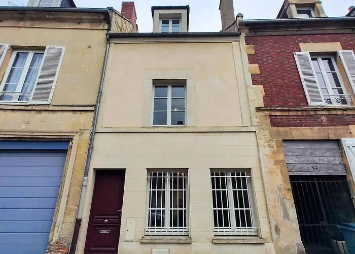 Holiday home Charmante Petite Maison En Plein Centre *